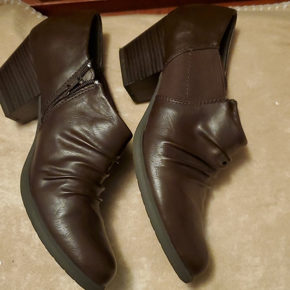 Shoes - Picture 4 of 5